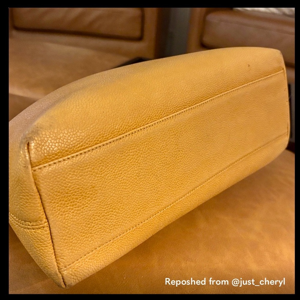 CHANEL Shoulder Bag - Picture 5 of 10